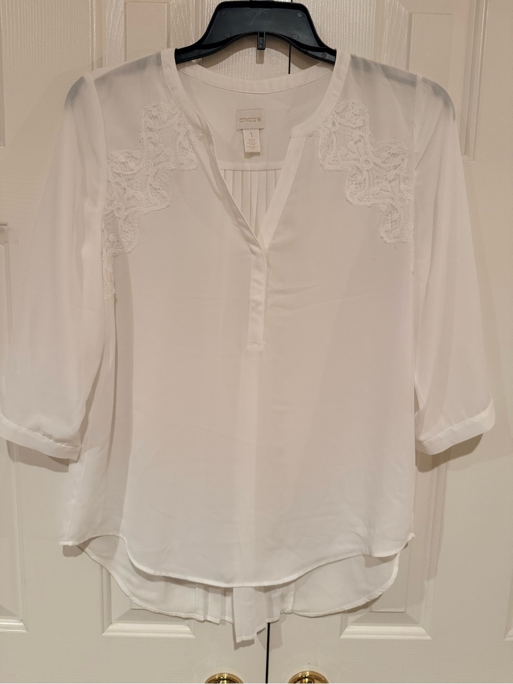 Chico's White Lace Embroidered Accent Split V-Neck Blouse 3/4 Length Sleeves